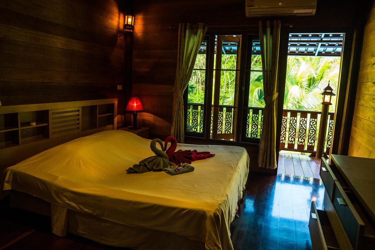 Villa Paraiso - 4 Bedroom Traditional Thai Pool Villa 班农塔勒 外观 照片